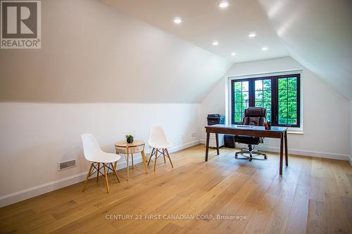 10 Angus Court, London, ON - Indoor Photo Showing Office