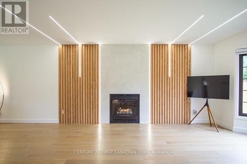 10 Angus Court, London, ON - Indoor With Fireplace