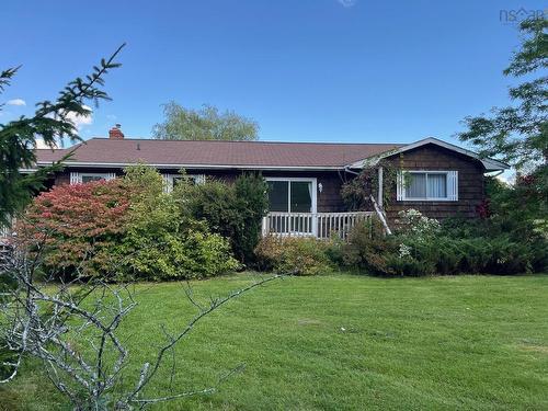 196 Twining Street, Baddeck, NS 