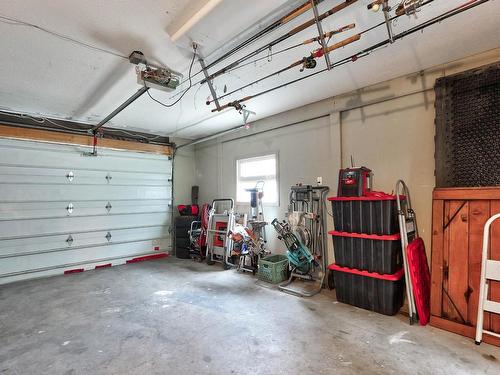 2678 Qu'Appelle Blvd, Kamloops, BC - Indoor Photo Showing Garage