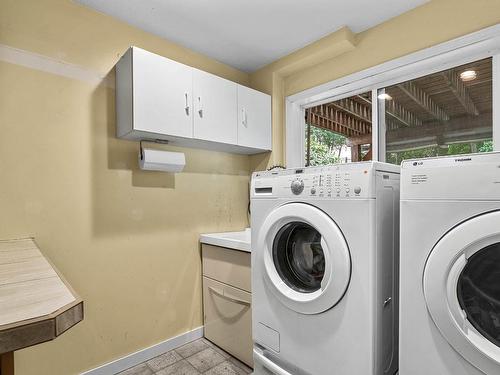 2678 Qu'Appelle Blvd, Kamloops, BC - Indoor Photo Showing Laundry Room