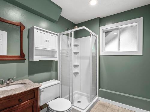 2678 Qu'Appelle Blvd, Kamloops, BC - Indoor Photo Showing Bathroom