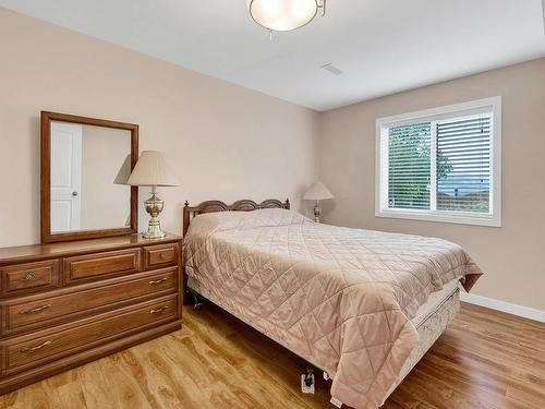 1036 Quails Roost Crt, Kamloops, BC - Indoor Photo Showing Bedroom