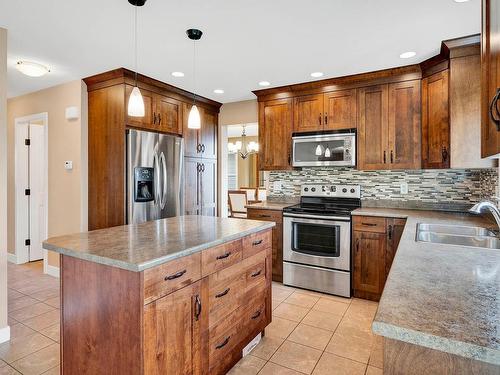 1036 Quails Roost Crt, Kamloops, BC - Indoor Photo Showing Kitchen With Double Sink