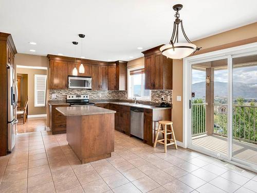 1036 Quails Roost Crt, Kamloops, BC - Indoor Photo Showing Kitchen