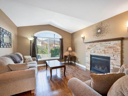 1036 Quails Roost Crt, Kamloops, BC - Indoor Photo Showing Living Room With Fireplace