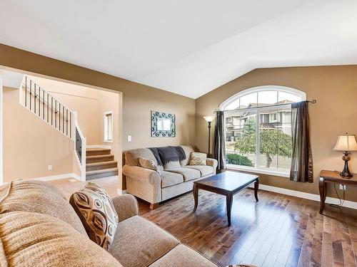 1036 Quails Roost Crt, Kamloops, BC - Indoor Photo Showing Living Room