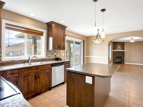 1036 Quails Roost Crt, Kamloops, BC - Indoor Photo Showing Kitchen With Double Sink