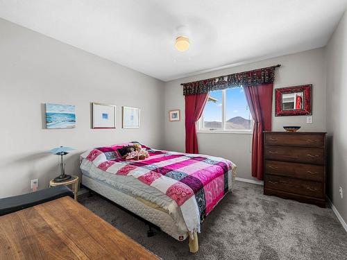 309 Gleneagles Drive, Kamloops, BC - Indoor Photo Showing Bedroom