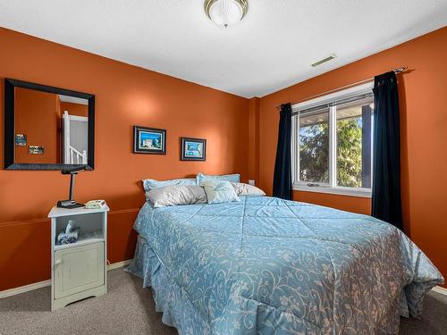 309 Gleneagles Drive, Kamloops, BC - Indoor Photo Showing Bedroom