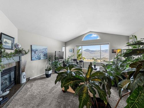 309 Gleneagles Drive, Kamloops, BC - Indoor With Fireplace