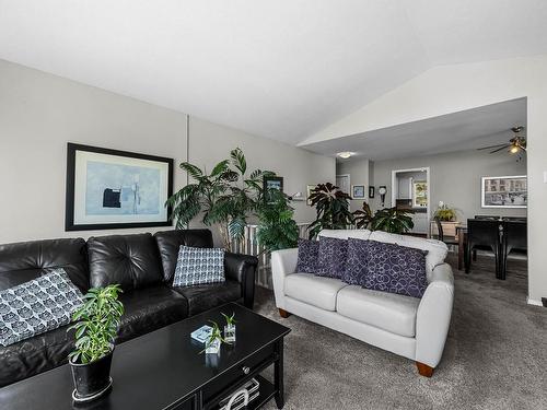 309 Gleneagles Drive, Kamloops, BC - Indoor Photo Showing Living Room