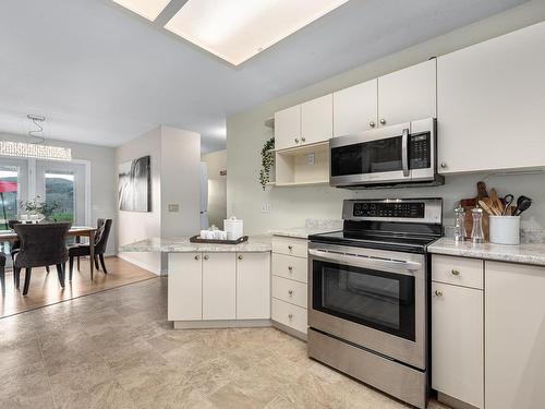 6712 Pinecrest Drive, Kamloops, BC - Indoor Photo Showing Kitchen