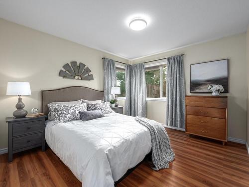 6712 Pinecrest Drive, Kamloops, BC - Indoor Photo Showing Bedroom