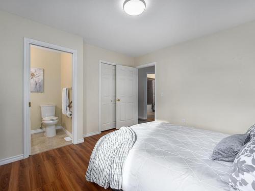 6712 Pinecrest Drive, Kamloops, BC - Indoor Photo Showing Bedroom