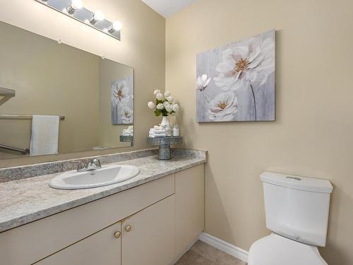 6712 Pinecrest Drive, Kamloops, BC - Indoor Photo Showing Bathroom