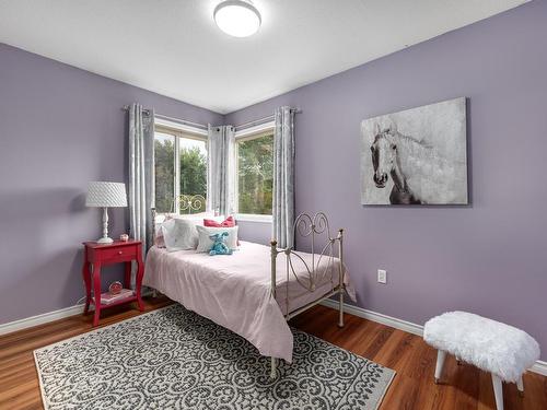 6712 Pinecrest Drive, Kamloops, BC - Indoor Photo Showing Bedroom