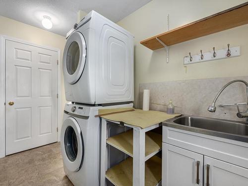 6712 Pinecrest Drive, Kamloops, BC - Indoor Photo Showing Laundry Room