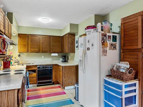 365 Pemberton Terrace, Kamloops, BC - Indoor Photo Showing Kitchen