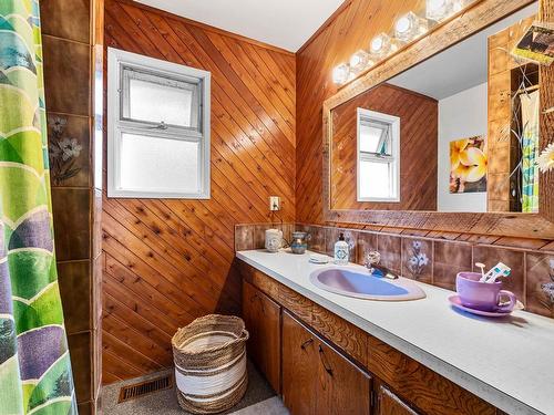 365 Pemberton Terrace, Kamloops, BC - Indoor Photo Showing Bathroom