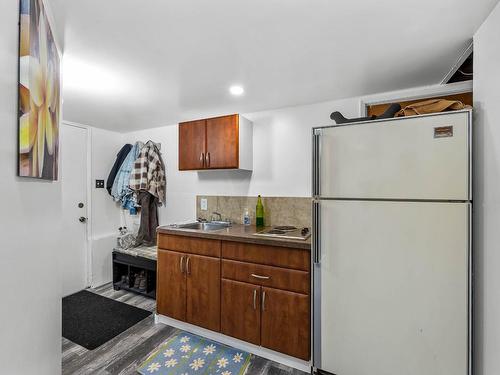 365 Pemberton Terrace, Kamloops, BC - Indoor Photo Showing Kitchen