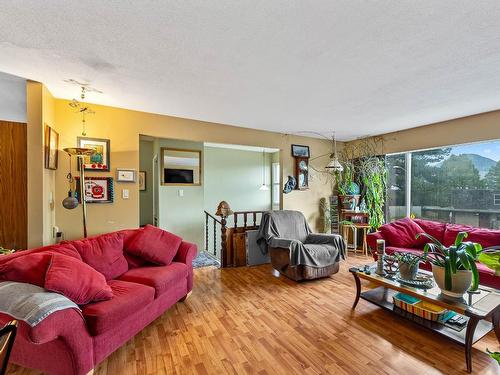 365 Pemberton Terrace, Kamloops, BC - Indoor Photo Showing Living Room