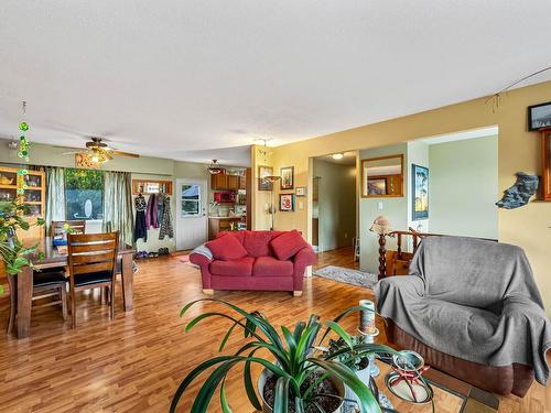 365 Pemberton Terrace, Kamloops, BC - Indoor Photo Showing Living Room