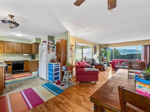 365 Pemberton Terrace, Kamloops, BC - Indoor Photo Showing Living Room