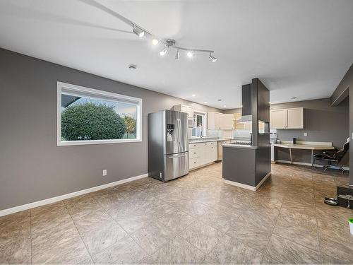 2277 Schindler Cres, Merritt, BC - Indoor Photo Showing Kitchen