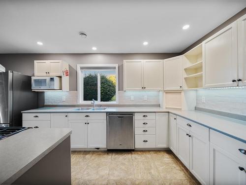 2277 Schindler Cres, Merritt, BC - Indoor Photo Showing Kitchen