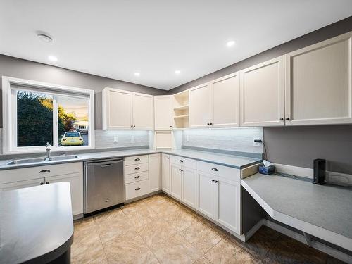 2277 Schindler Cres, Merritt, BC - Indoor Photo Showing Kitchen With Double Sink