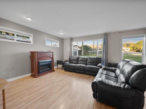 2277 Schindler Cres, Merritt, BC - Indoor Photo Showing Living Room With Fireplace