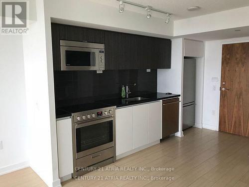 2310 - 85 Queens Wharf Road, Toronto, ON - Indoor Photo Showing Kitchen