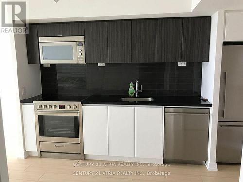 2310 - 85 Queens Wharf Road, Toronto, ON - Indoor Photo Showing Kitchen