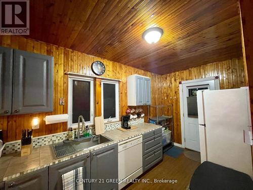 493 Drew Street, Oshawa, ON - Indoor Photo Showing Kitchen