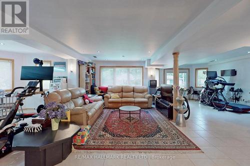 151 Nevada Crescent, Vaughan, ON - Indoor Photo Showing Living Room