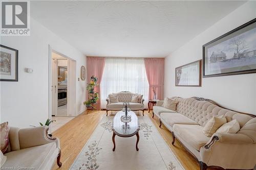 49 Ellingwood Avenue, Hamilton, ON - Indoor Photo Showing Living Room