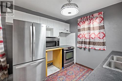 8485 Darlington Crescent, Windsor, ON - Indoor Photo Showing Kitchen With Double Sink