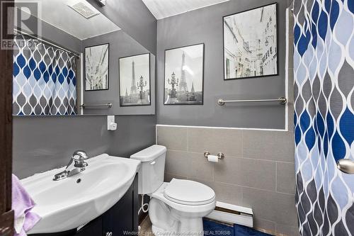 8485 Darlington Crescent, Windsor, ON - Indoor Photo Showing Bathroom