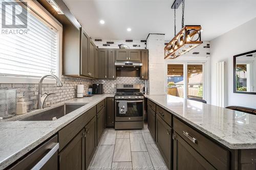 327 Lincoln, Windsor, ON - Indoor Photo Showing Kitchen With Upgraded Kitchen