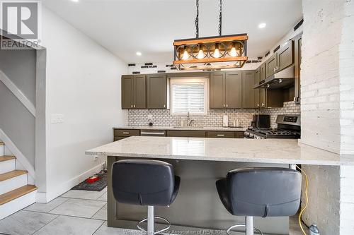 327 Lincoln, Windsor, ON - Indoor Photo Showing Kitchen With Upgraded Kitchen