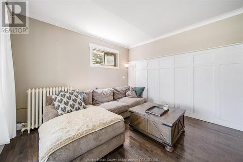 327 Lincoln, Windsor, ON - Indoor Photo Showing Living Room