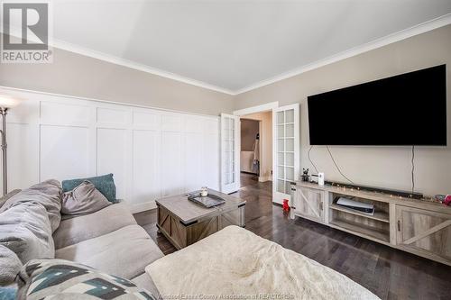 327 Lincoln, Windsor, ON - Indoor Photo Showing Living Room