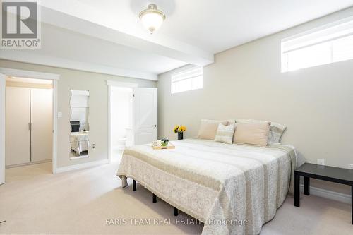 18 Todd Drive, Barrie (Innis-Shore), ON - Indoor Photo Showing Bedroom