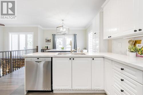 18 Todd Drive, Barrie, ON - Indoor Photo Showing Kitchen