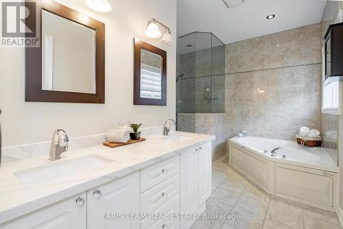 18 Todd Drive, Barrie (Innis-Shore), ON - Indoor Photo Showing Bathroom