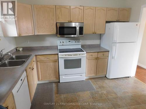 792 Nixon Avenue, London, ON - Indoor Photo Showing Kitchen With Double Sink