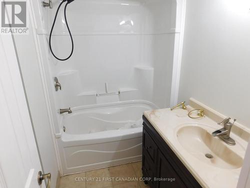 792 Nixon Avenue, London, ON - Indoor Photo Showing Bathroom