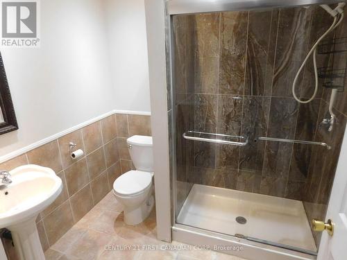 792 Nixon Avenue, London, ON - Indoor Photo Showing Bathroom