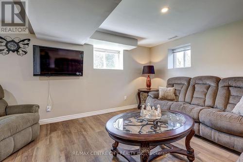 28 Warren Crescent, St. Thomas, ON - Indoor Photo Showing Living Room